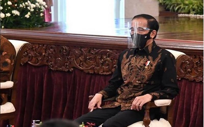 Jokowi: Pandemi Tak Jadi Penghalang Memperingati Hari Batik Nasional