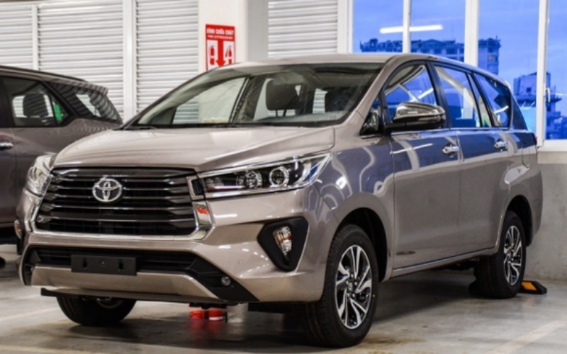 Toyota Innova Terbaru Begini Tampang dan  Harganya  