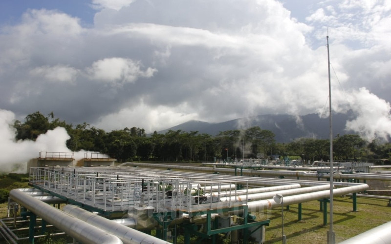 Suasana PLTP Lahendong Unit 5 dan 6 di Tompaso, Kabupaten Minahasa, Jumat (13/3/2020). PGE menargetkan pengeboran sumur semi eksplorasi untuk pembangunan PLTP Unit 7 dan Unit 8 akan dimulai pada Semester II/2020. Bisnis - Lukas Hendra.
