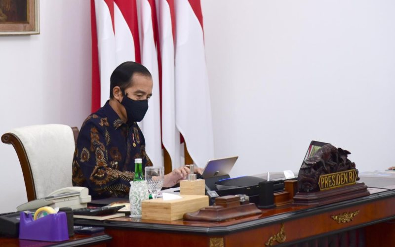 Presiden Joko Widodo memimpin rapat terbatas laporan Komite Penanganan Covid-19 dan Pemulihan Ekonomi Nasional secara virtual, Senin (12/10/2020) - Biro Pers Sekretariat Presiden - Muchlis Jr