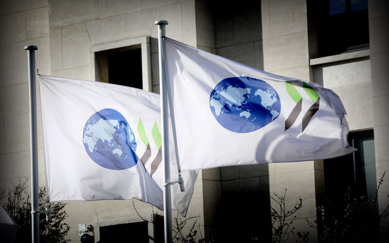 Bendera OECD di kantor pusat OECD di Paris, Prancis - OECD