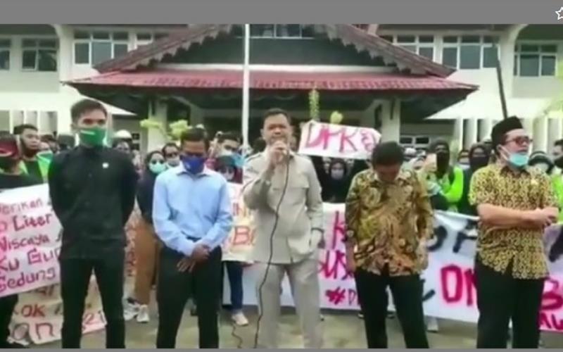 Tangkapan layar video Ketua DPRD tidak hafal Pancasila. - Istimewa/Instagramomg.indonesia.id.