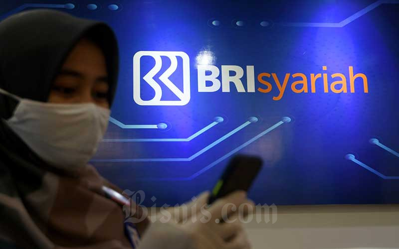 Karyawan beraktivitas di salah satu kantor cabang BRI Syariah di Jakarta, Rabu (29/7/2020). Bisnis - Abdurachman 