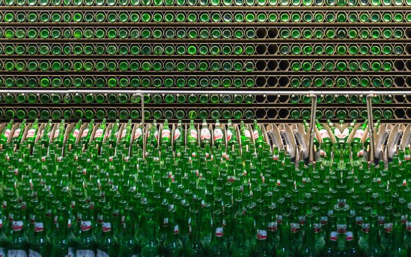 Multi Bintang Indonesia, bagian dari Heineken Company, tumbuh kuat menjadi perusahaan minuman yang terkemuka di Indonesia selama lebih dari 88 tahun. - Multi Bintang Indonesia