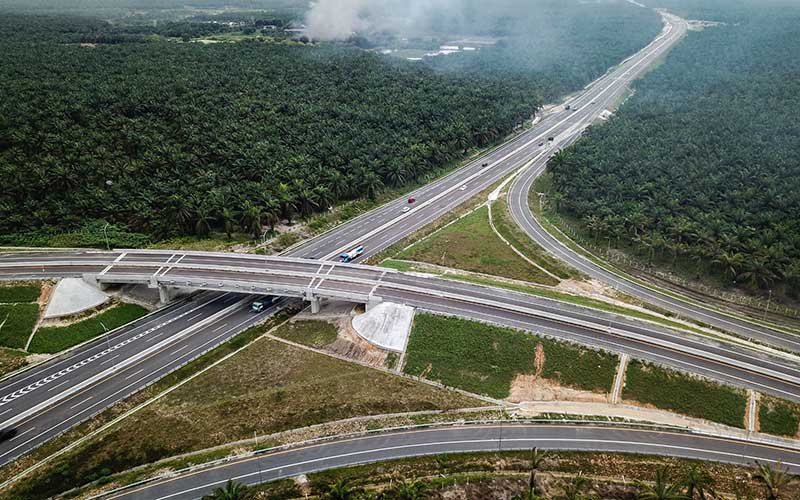 Foto udara Tol Pekanbaru-Dumai di Riau, Sabtu (26/9/2020). Tol Pekanbaru-Dumai sepanjang 131,5 kilometer, bagian dari Tol Trans Sumatera sepanjang 2.878 kilometer. - Antara/FB Anggoro