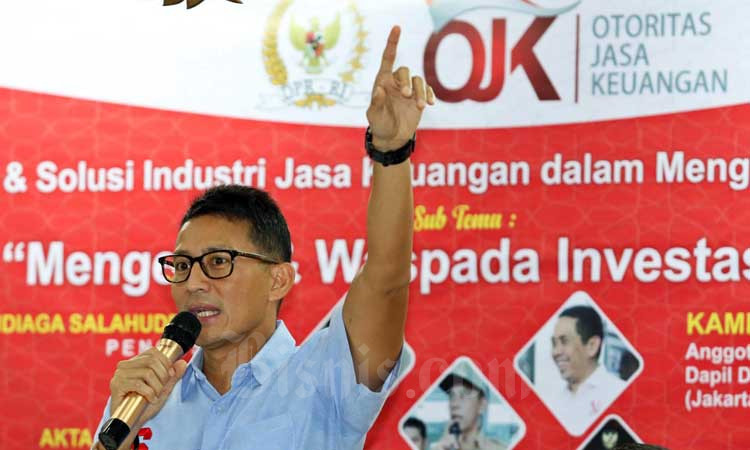 Pengusaha Sandiaga Uno memberikan pemaparan saat acara Edukasi Industri Jasa Keuangan bertema Mengenal dan Waspada Investasi Ilegal di Jakarta, Senin (9/3/2020). Bisnis - Eusebio Chrysnamurti 