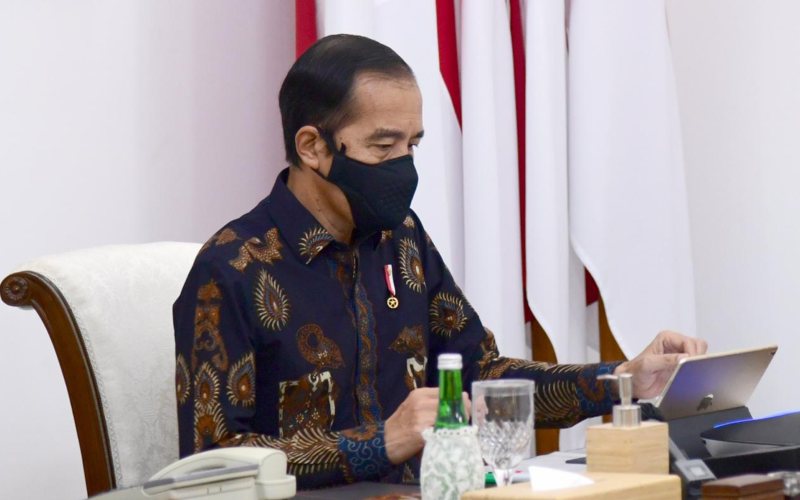 Presiden Joko Widodo memimpin rapat terbatas laporan Komite Penanganan Covid-19 dan Pemulihan Ekonomi Nasional secara virtual, Senin (12/10/2020) - Biro Pers Sekretariat Presiden - Muchlis Jr