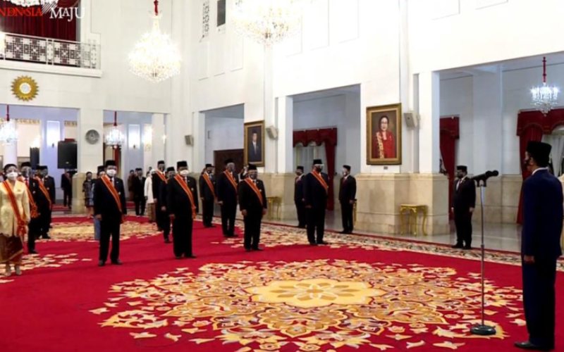 71 Orang Terima Tanda Kehormatan Dari Jokowi Ini Daftarnya Lengkapnya Kabar24 Bisnis Com