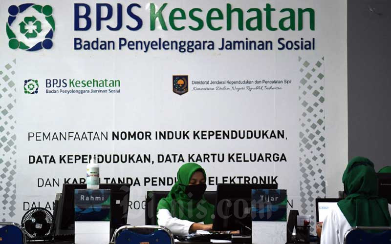 Karyawan berkativitas di kantor BPJS Kesehatan di Jakarta, Senin (4/5/2020). Bisnis - Abdurachman