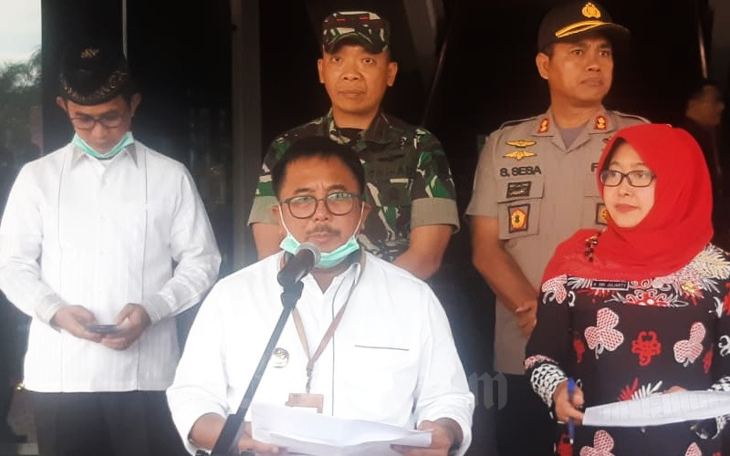 Walikota Balikpapan Rizal Effendi menyampaikan perkembangan terbaru positif Corona di wilayahnya, Jumat (20/3/2020) -  Jaffry Prabu P./Bisnis