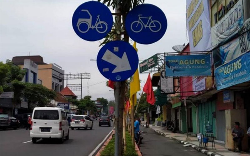 Jalur sepeda di Magelang, Jawa Tengah. - Antara