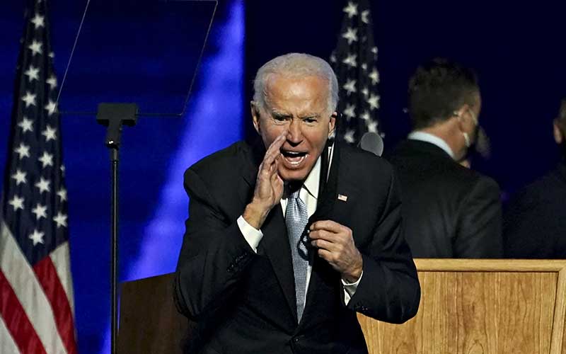 Presiden terpilih AS Joe Biden manyapa pendukungnya di Wilmington, Delaware, AS, Sabtu (7 /11/2020). Bloomberg - Sarah Silbiger\r\n
