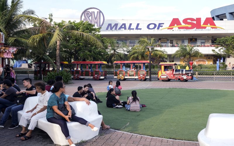 SM Mall of Asia, pusat perbelanjaan terbesar di Bay City, Manila - Bloomberg