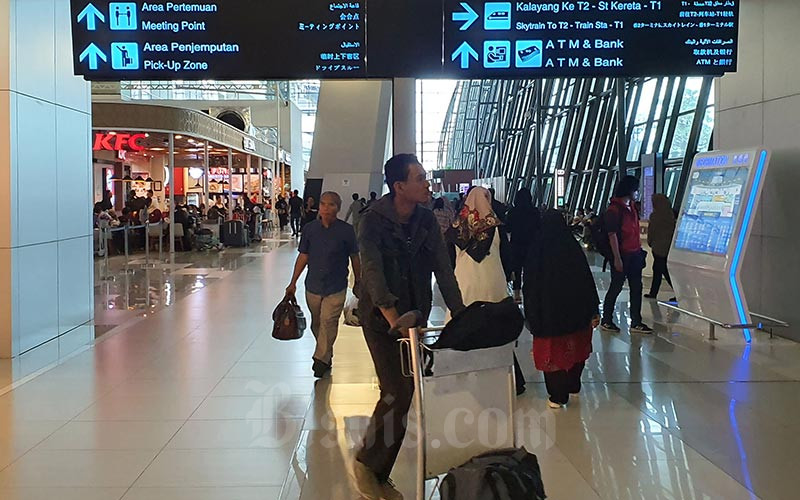 Penumpang berada di Terminal 3 Ultimate Bandara Soekarno Hatta, Cengkareng, Banten, Minggu (12/1/2020). Bisnis - Abdullah Azzam