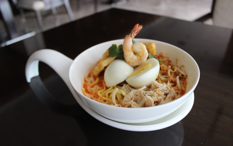 PO Hotel Semarang menawarkan menu/menu baru khas kuliner Singapura, seperti Assam Laksa, Char Koay Teow, Chee Cheong Fu), Mee Rebus , Nasi Lemak Ayam Berempah, Kari Ayam Kentang, Hokkien Mee, dan Satay Beehon.