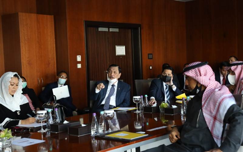 Menko Marves Luhut Pandjaitan dan Menteri BUMN Erick Thohir saat bertemu pengusaha Arab Saudi, Selasa (8/12/2020). - Istimewa/KBRI Riyadh