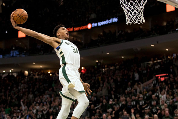 Giannis Antetokounmpo Teken Kontrak 5 Tahun Dengan Milwaukee Bucks Sport Bisnis Com