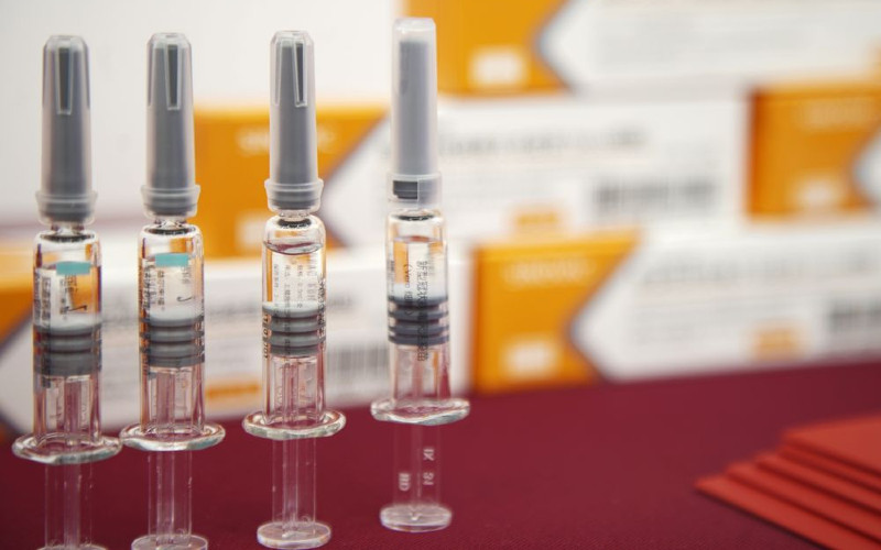 Botol vaksin CoronaVac SARS-CoV-2 Sinovac ditampilkan di acara media di Beijing, China, pada 24 September.  - Bloomberg\r\n