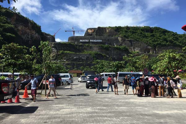 Liburan Akhir Tahun Di Pantai Pandawa Cukup Rp15 000 Bisa Nonton Kecak