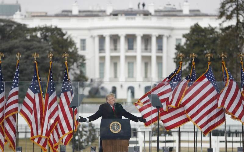 Donald Trump saat kampanye di dekat Gedung Putih, 6 Januari/EPA - Bloomberg/Shawn Thew