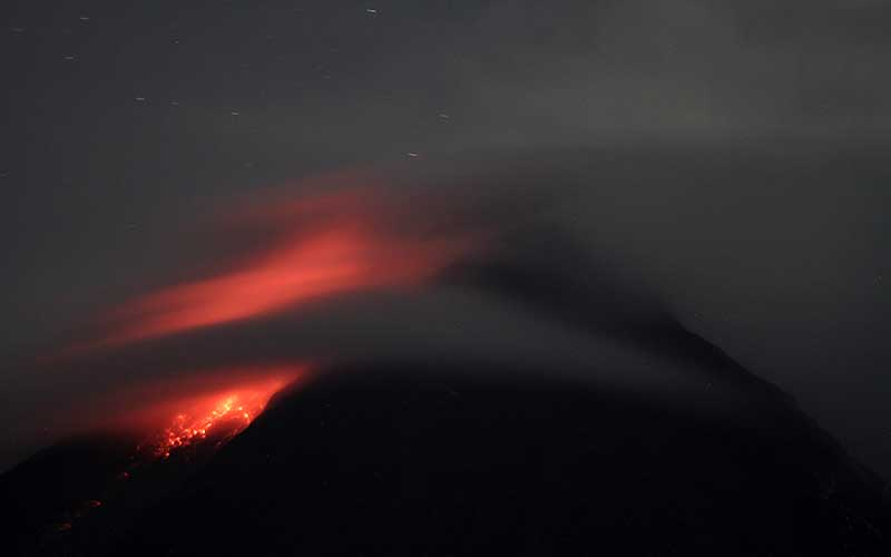 Lagi Merapi Keluarkan Guguran Lava Pijar Kabar24 Bisnis Com