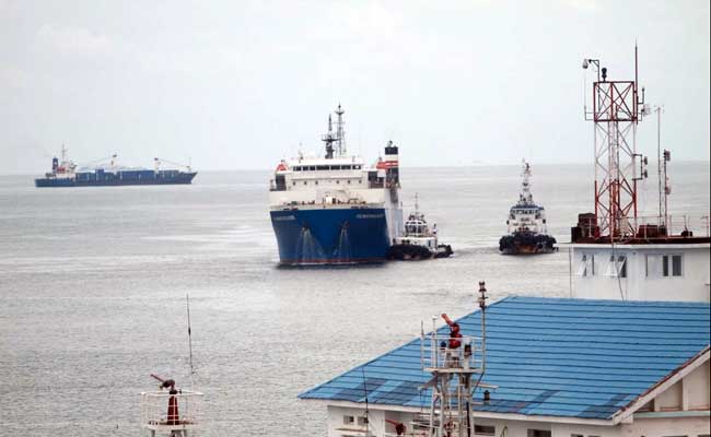Kapal ferry saat memasuki pelabuhan Makassar, Sulawesi Selatan, Selasa (11/2/2020). Bisnis -  Paulus Tandi Bone