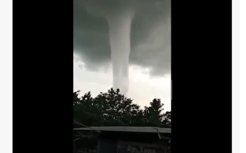 Heboh Puting Beliung Mirip Tornado Terjang Wonogiri Begini Penjelasan Bmkg Kabar24 Bisnis Com