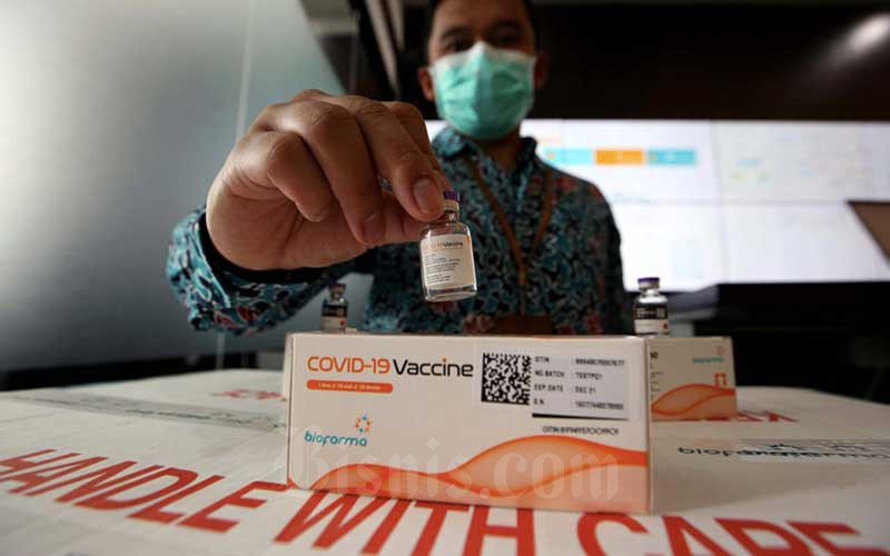 Kemasan vaksin Covid-19 diperlihatkan di Command Center serta Sistem Manajemen Distribusi Vaksin (SMDV) PT Bio Farma (Persero), Bandung, Jawa Barat, Kamis (7/1/2021). Bisnis - Rachman