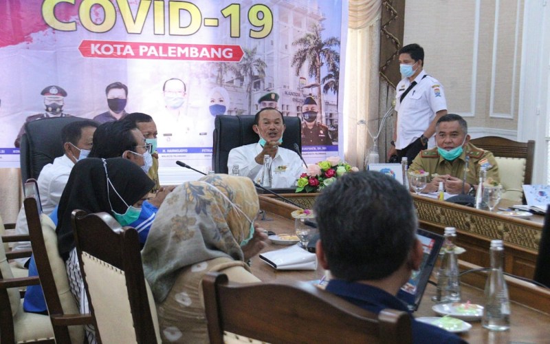 Walikota Palembang Harnojoyo (tengah) memaparkan konsep pengembangan wisata Pulau Kemaro. istimewa