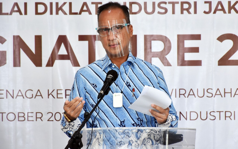 Menteri Perindustrian Agus Gumiwang Kartasasmita mengatakan bahwa guna mendorong pertumbuhan industri nasional, terdapat tiga pilar utama yang harus menjadi perhatian, yaitu investasi, teknologi, dan SDM. - Kemenperin