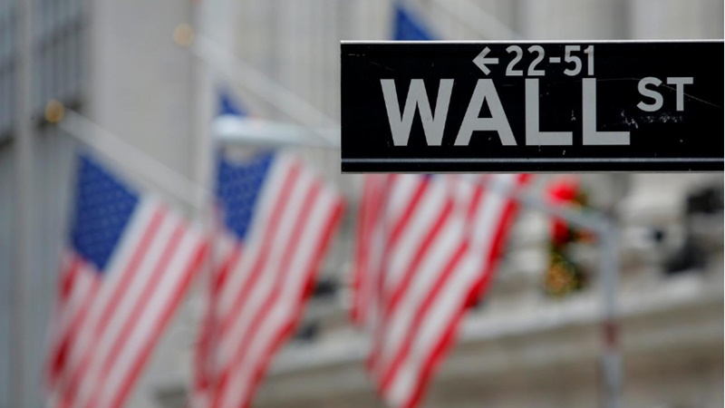 Marka jalan di dekat New York Stock Exchange (NYSE) di Manhattan, New York City/REUTERS - Andrew Kelly