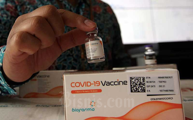Kemasan vaksin Covid-19 diperlihatkan di Command Center serta Sistem Manajemen Distribusi Vaksin (SMDV) PT Bio Farma (Persero), Bandung, Jawa Barat, Kamis (7/1/2021). - Bisnis/Rachman