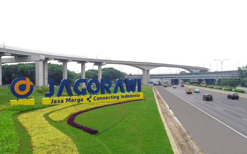 Tengara Jagorawi di salah satu titik ruas jalan tol Jakarta-Bogor-Ciawi. Jalan tol Jagorawi merupakan jalan tol pertama yang dikelola oleh PT Jasa Marga (Persero) Tbk. - Jasa Marga