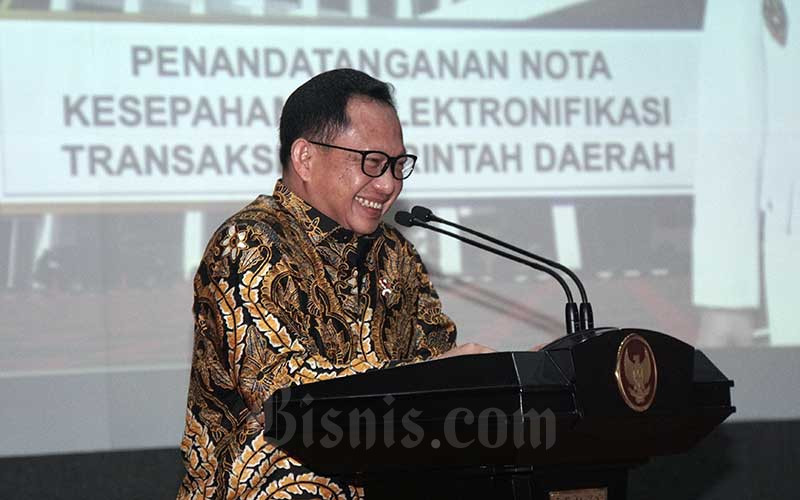 Menteri Dalam Negeri Tito Karnavian memberikan pemaparan seusai menandatangani perjanjian kerja sama di Jakarta, Kamis (13/2/2020). Bisnis - Himawan L Nugraha