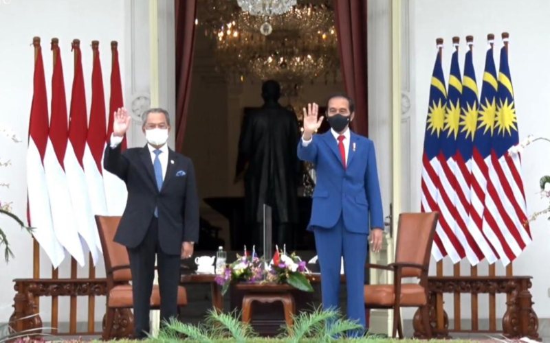 Presiden Joko Widodo menyambut kedatangan Perdana Menteri Malaysia Muhyiddin Yassin di Istana Merdeka, Jakarta, Jumat 5 Februari 2021 / Sekretariat Presiden