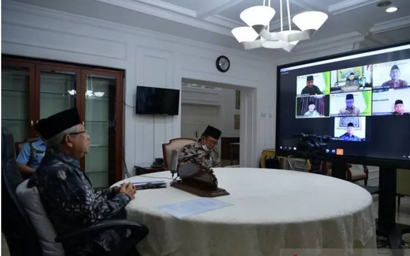 Wakil Presiden Ma'ruf Amin melakukan telekonferensi dengan pengurus DPP Lembaga Dakwah Islam Indonesia (LDII) dari rumah dinas wapres di Jakarta, Kamis (3/9/2020). - Antara