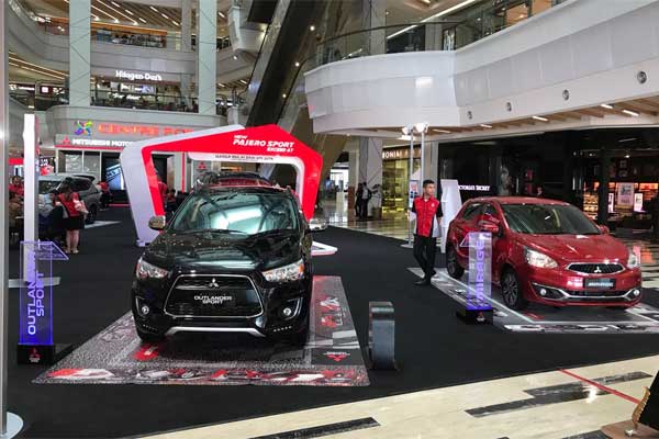 Mitsubishi menampilkan enam kendaraan unggulan, termasuk Pajero Sport Exceed 4x2 AT dan GLX 4x4 MT.  - Mitsubishi