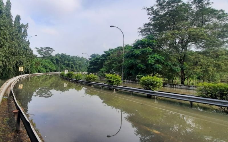 Jalan Tol Bitung Kembali Terendam Banjir, Bupati Tangerang Berusaha Cari Solusi