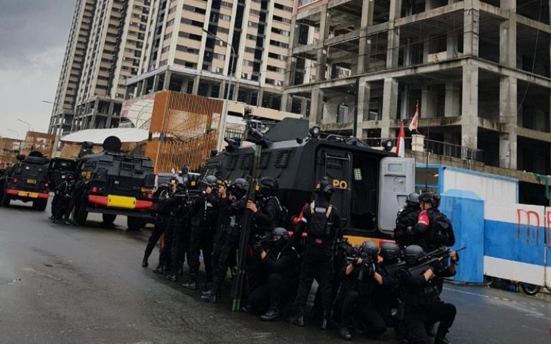 Pasukan Gegana Brimob Polri Latihan Perang Kota Skala Besar Di Meikarta