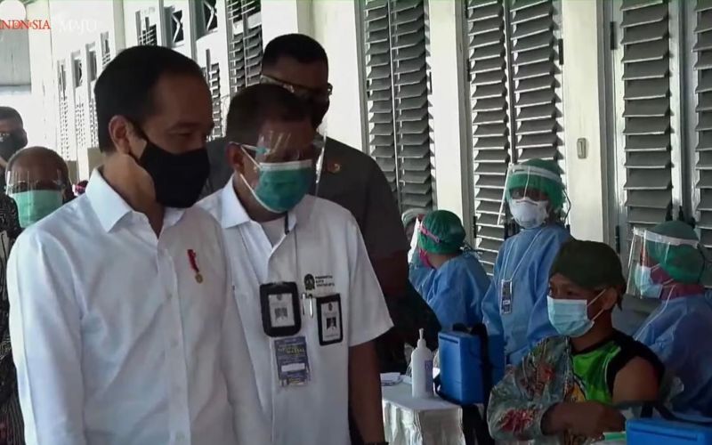 Vaksinasi Massal di Yogya, Jokowi Berharap Ekonomi & Pariwisata Segera Bangkit