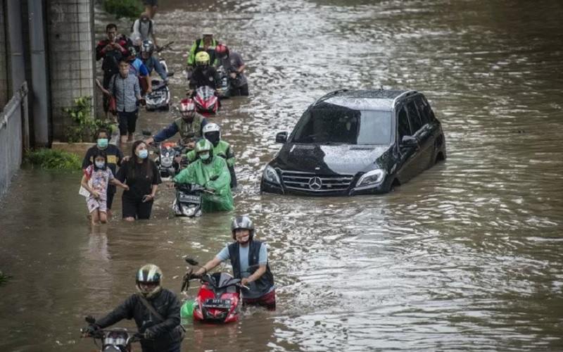 Mau Jakarta Tidak Banjir Kembalikan Fungsi Sungai