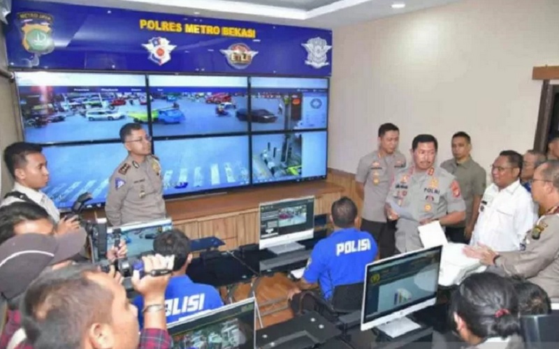 Uji coba tilang elektronik di wilayah hukum Polres Metro Bekasi pada Kamis (12/3/2020). - Antara\r\n
