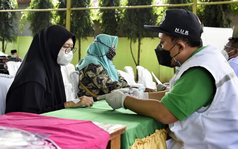 Vaksinasi kiai dan ulama di Pondok Pesantren Ashidiqiyah, Kabupaten Karawang