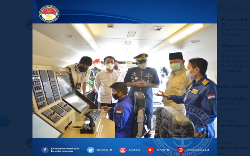 Menteri Pertahanan RI Prabowo Subianto menyerahkan Pesawat buatan PT Dirgantara Indonesia (PTDI) CN235-220 MPA ke Angkatan Udara Republik Senegal.  -  Twitter @Kemhan_RI
