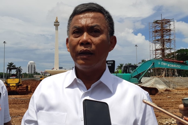 Ketua DPRD DKI Jakarta Prasetio Edi Marsudi saat melakukan sidak revitalisasi kawasan Monas Jakarta, Senin (27/1/2020) - Bisnis/Feni Freycinetia