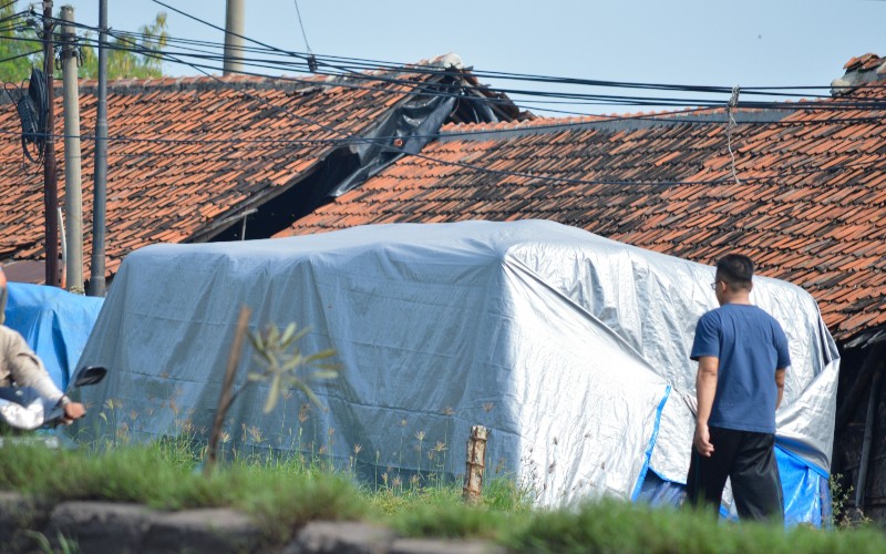 Garam Hasil Produksi Petani Cirebon Dari 2018 Masih Menumpuk Sampai Disimpan Di Jalan