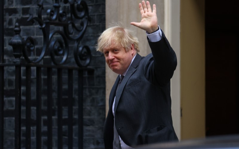 Perdana Menteri Inggris Boris Johnson kembali dari Parlemen di London, Inggris, pada Rabu (30/12/2020). - Bloomberg