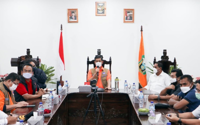 Kepala Badan Nasional Penanggulangan Bencana (BNPB) Letjen TNI Doni Monardo memberikan keterangan dalam konferensi pers virtual terkait penanganan dampak bencana alam tersebut bersama sejumlah pemangku kepentingan lain, Senin (5/4/2021) malam - Twitter/@BNPB_Indonesia