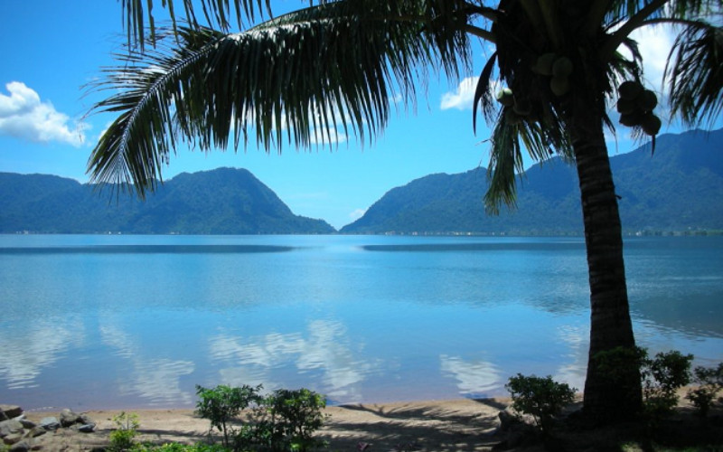 Ngarai Sianok melukiskan keindahan Gunung Singgalang dan Danau Maninjau.  - witatour.com