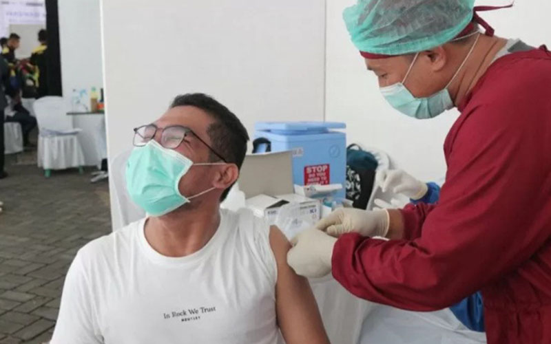 Proses vaksinasi Covid-19 di Kota Kediri, Jawa Timur. - Antara